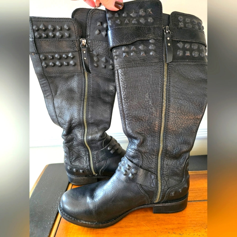 UGG Australia Dayle Leather Studded Boots - Picture 6 of 13